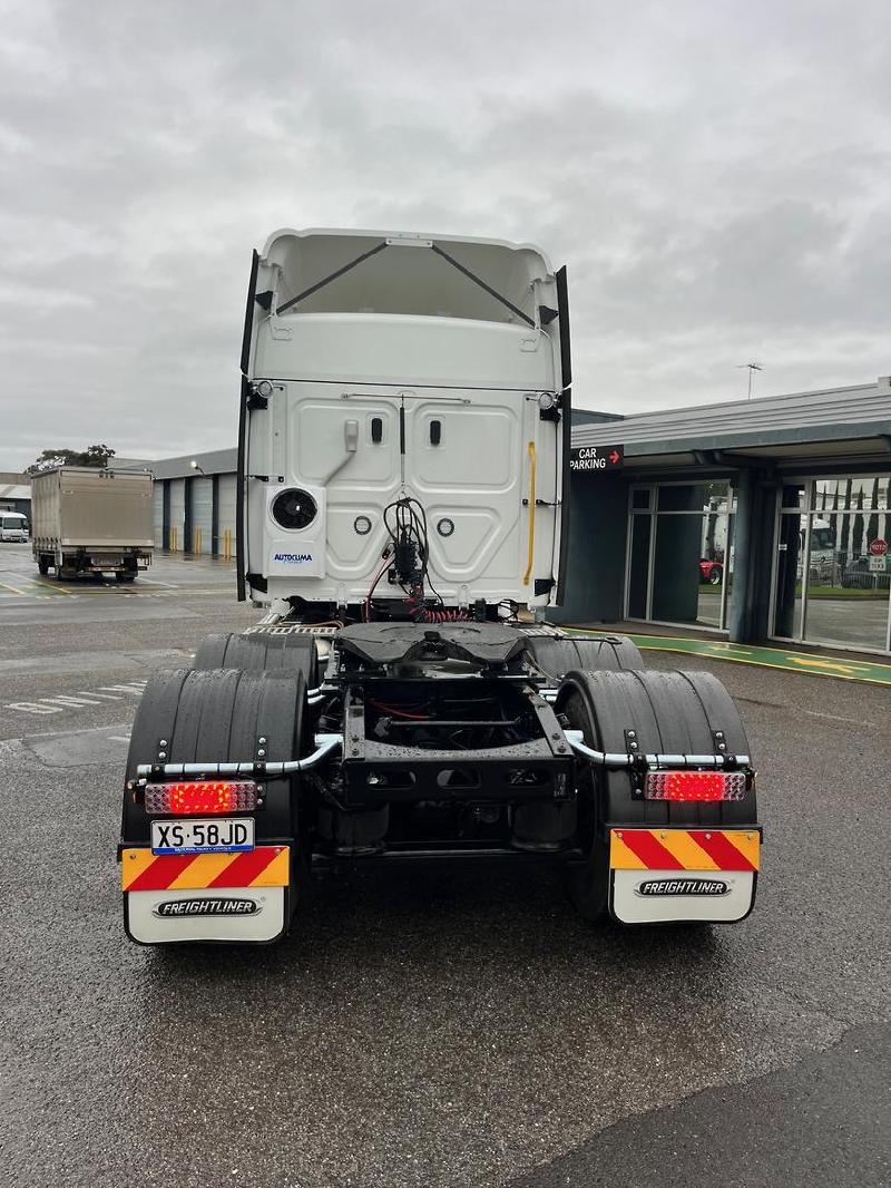 2024 Freightliner Cascadia 126 
