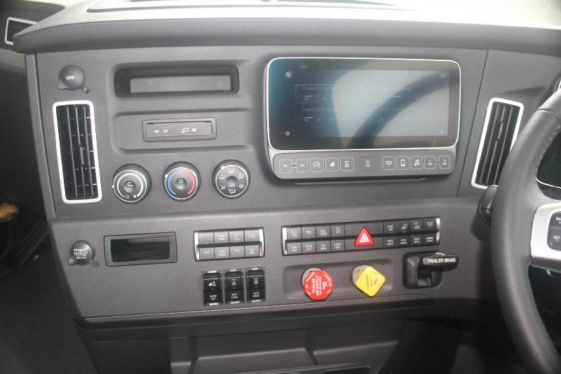 2024 Freightliner Cascadia 126 