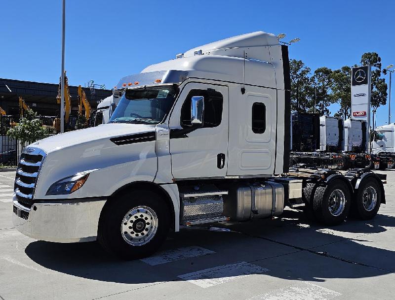 2024 Freightliner Cascadia 126 