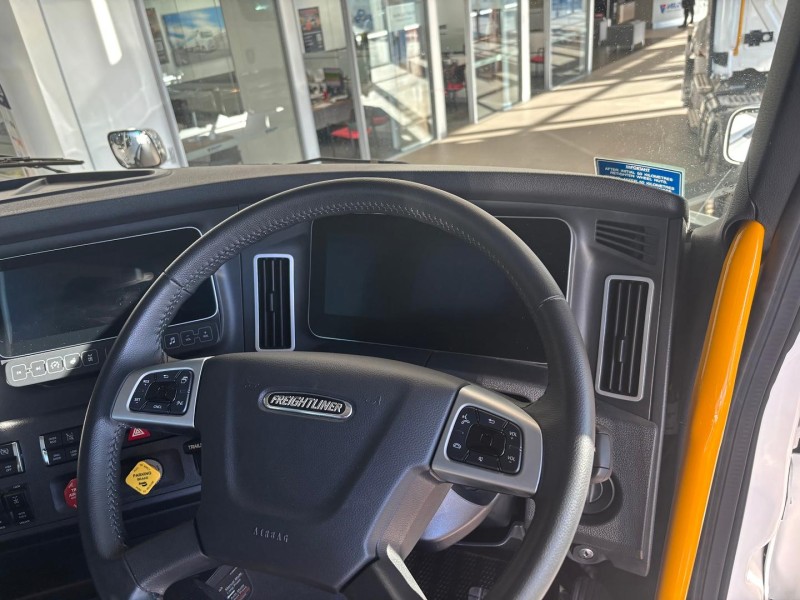 2024 Freightliner Cascadia 126 
