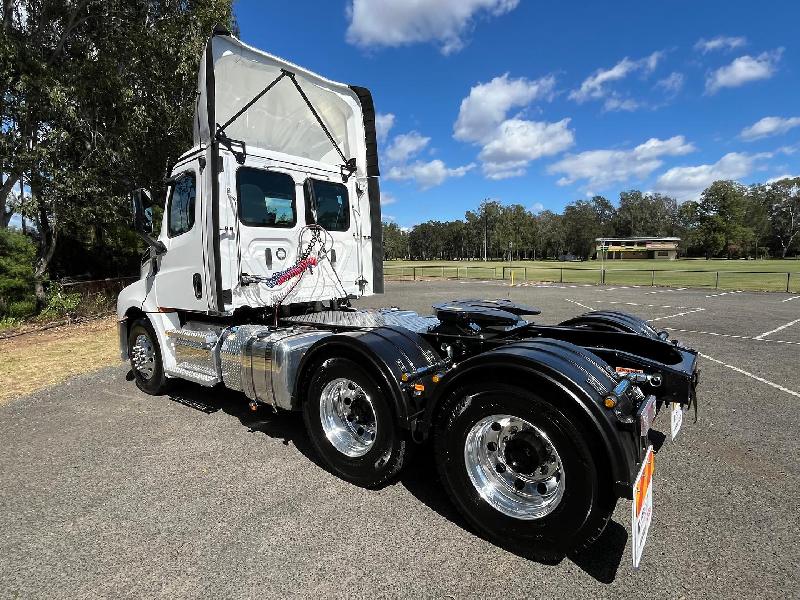 2023 Freightliner Cascadia 126 Ex Demo 