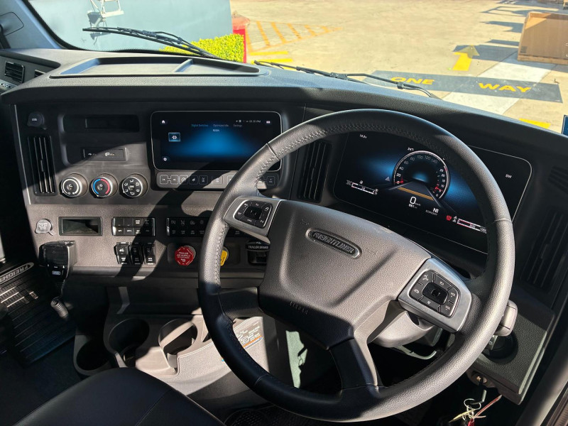 2024 Freightliner Cascadia 116 116 Cascadia 36 Inch Sleeper 