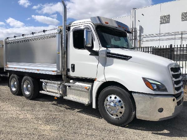 2023 Freightliner Cascadia 126 Tipper