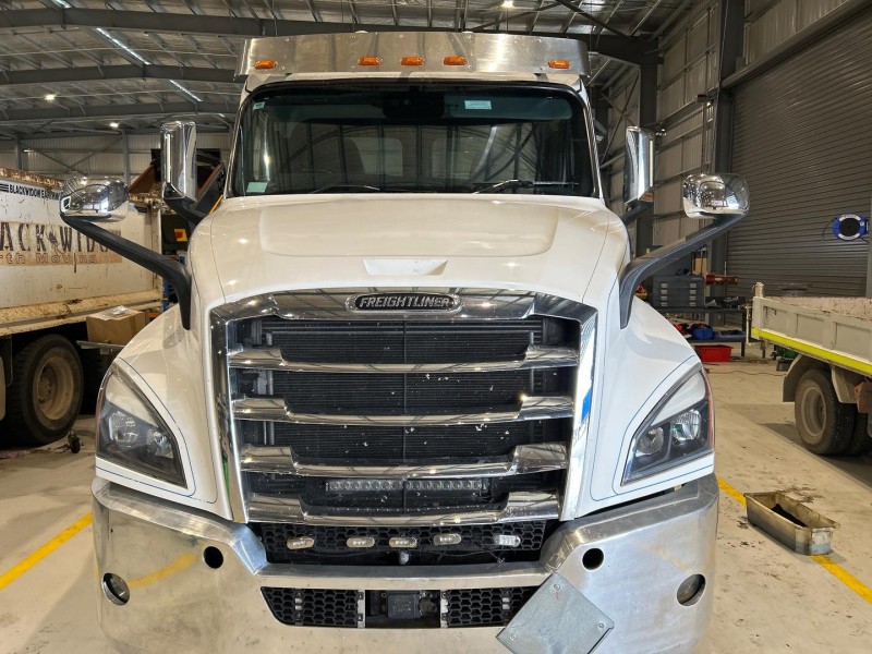 2022 Freightliner Cascadia 126 Day Cab 