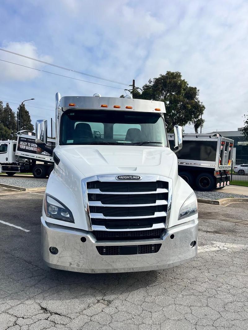 2024 Freightliner Cascadia 116 Tipper 