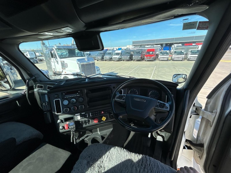 2022 Freightliner Cascadia 116 Day Cab 