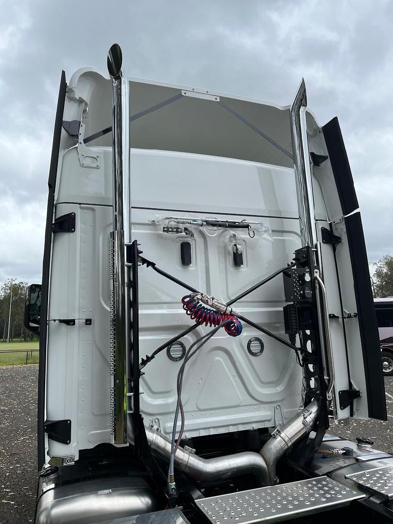 2025 Freightliner Cascadia 126 