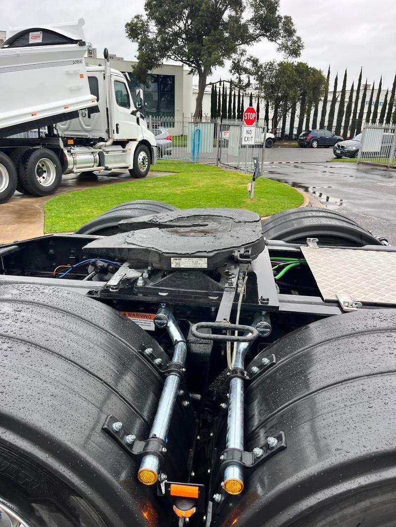 2024 Freightliner Cascadia 126 