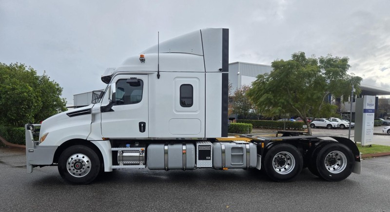 2021 Freightliner Cascadia 126 