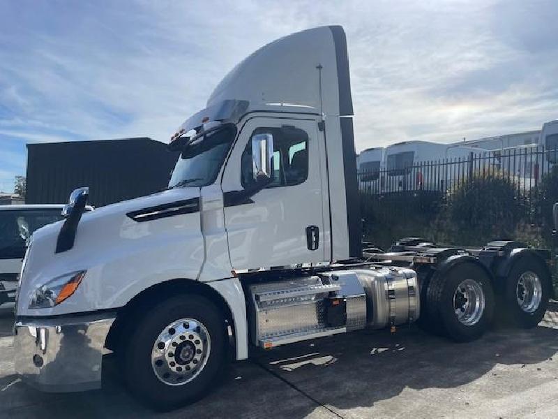 2025 Freightliner Cascadia 126