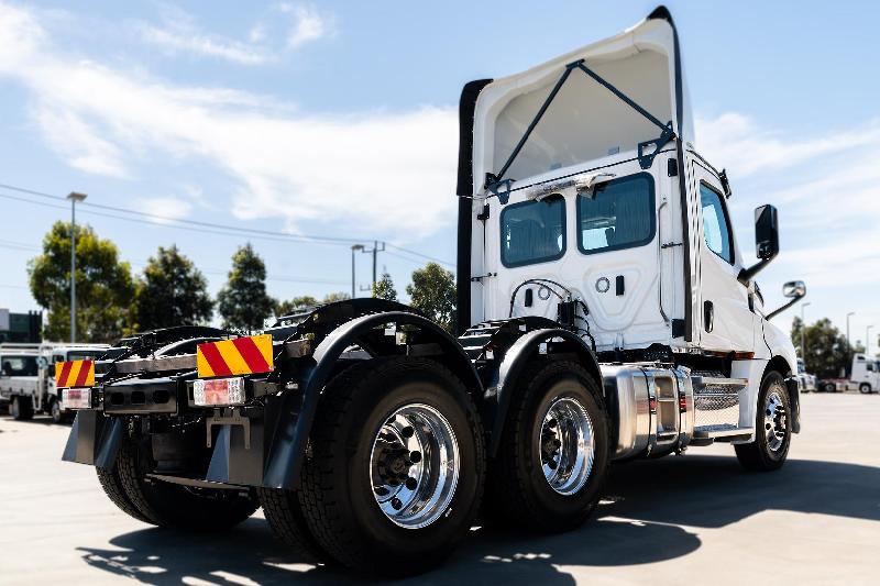 2024 Freightliner Cascadia 126 
