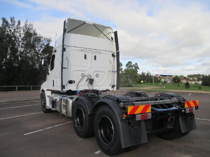 2024 Freightliner Cascadia 126 