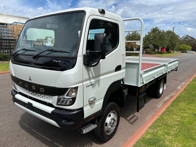 2025 Fuso Canter 4x4 Traytop 
