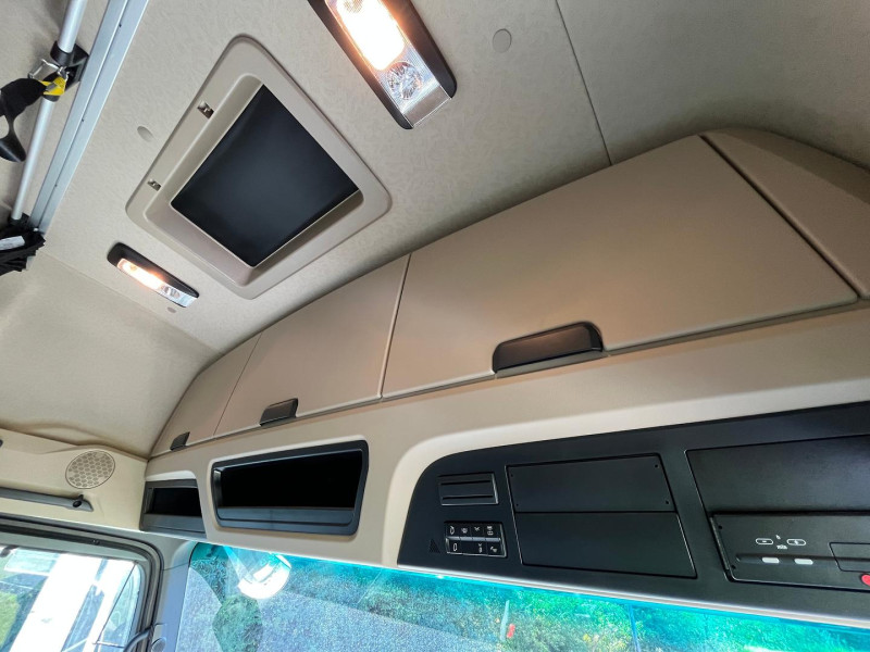 2025 Mercedes-Benz Actros 2663 BIG GIGASPACE with Microwave included image 40
