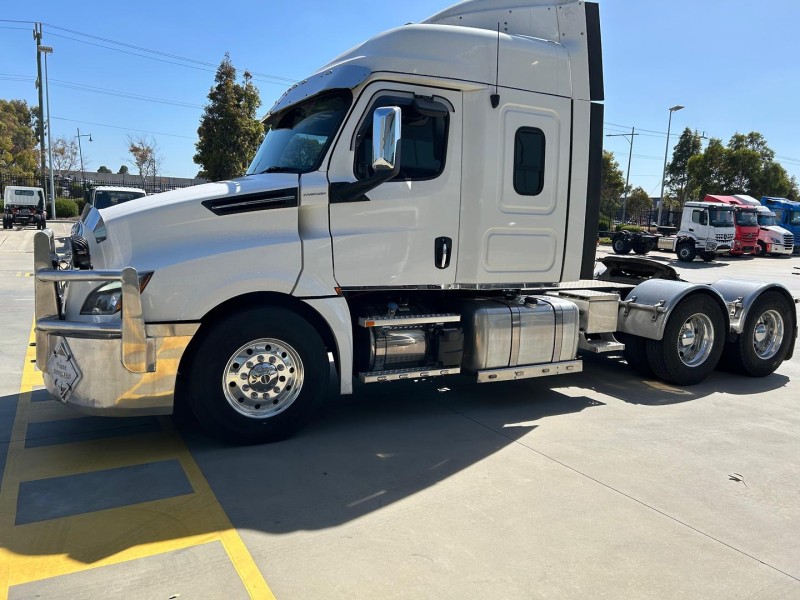2022 Freightliner Cascadia 126 126 48 Bunk 