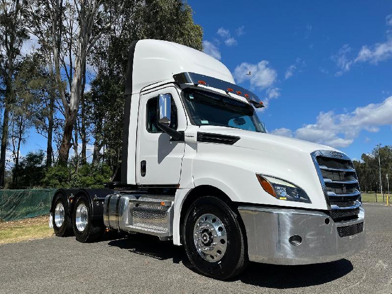 2023 Freightliner Cascadia 126 Ex Demo 