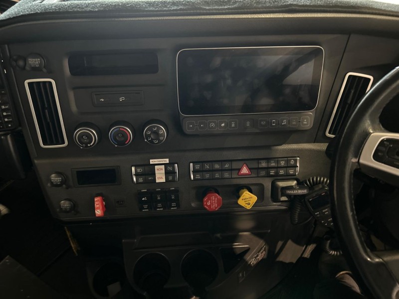 2022 Freightliner Cascadia 126 Day Cab 