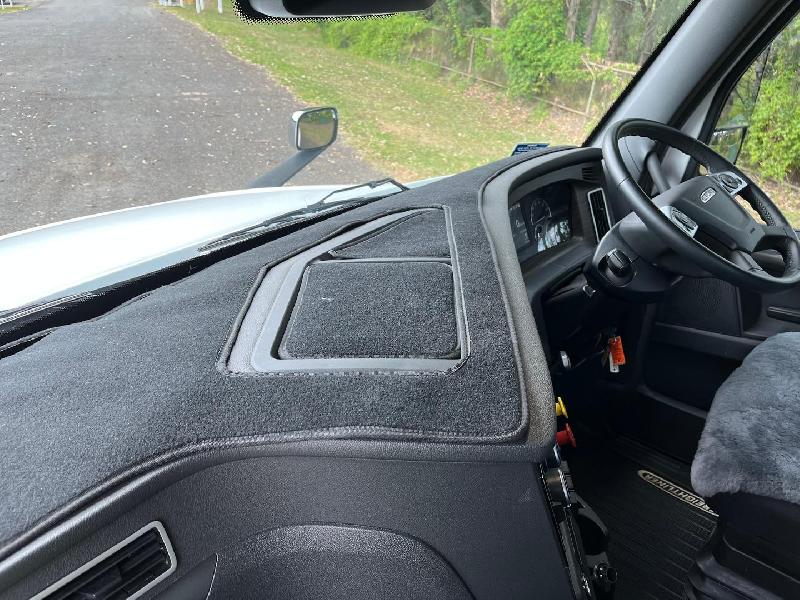 2023 Freightliner Cascadia 126 