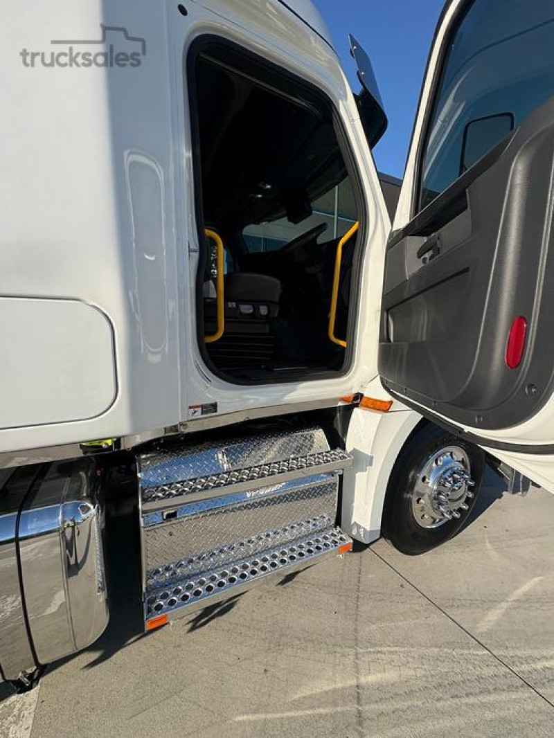 2024 Freightliner Cascadia 126 Prime Mover 