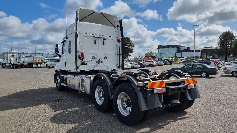 2024 Freightliner Cascadia 116 