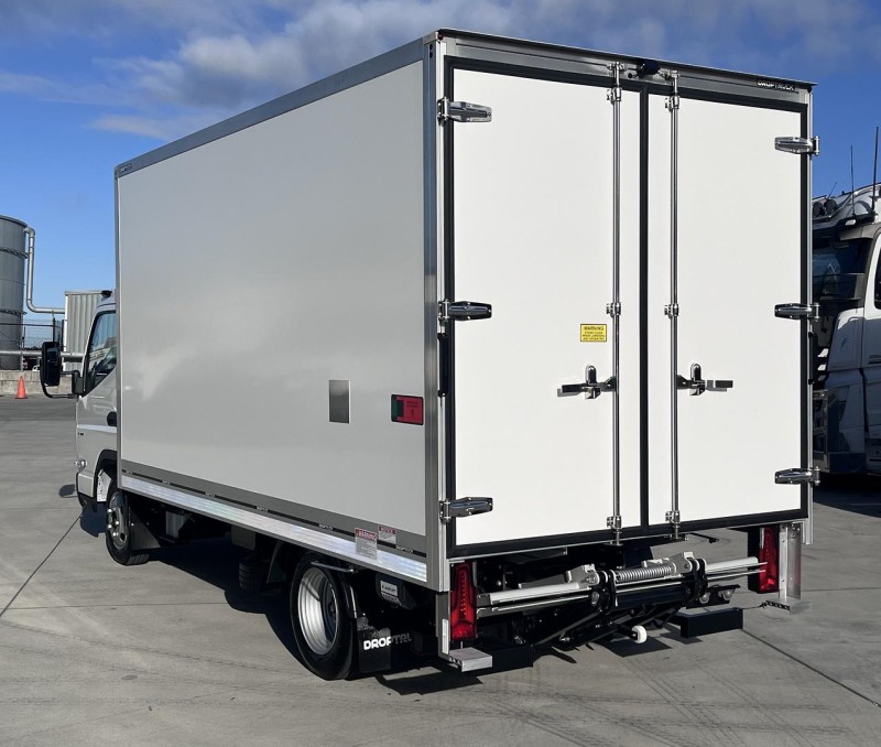 2025 Fuso Canter 515 PANTECH AND LOADER 