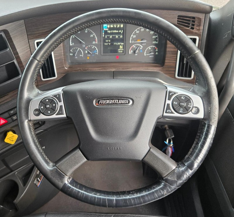 2021 Freightliner Cascadia 126 