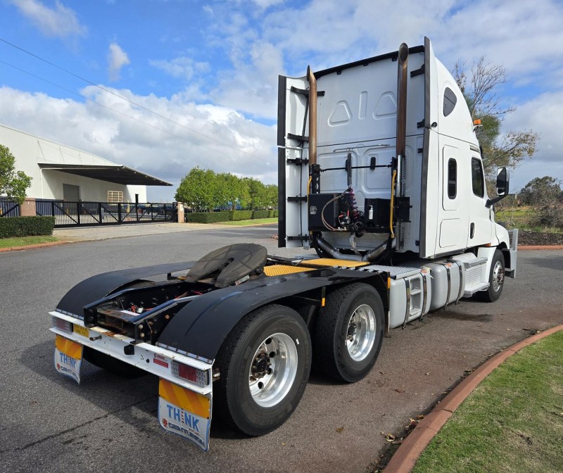 2021 Freightliner Cascadia 126 126 