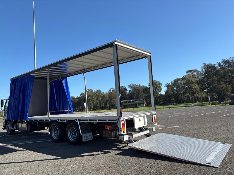 2025 Fuso Fighter 2427 TAUTLINER 