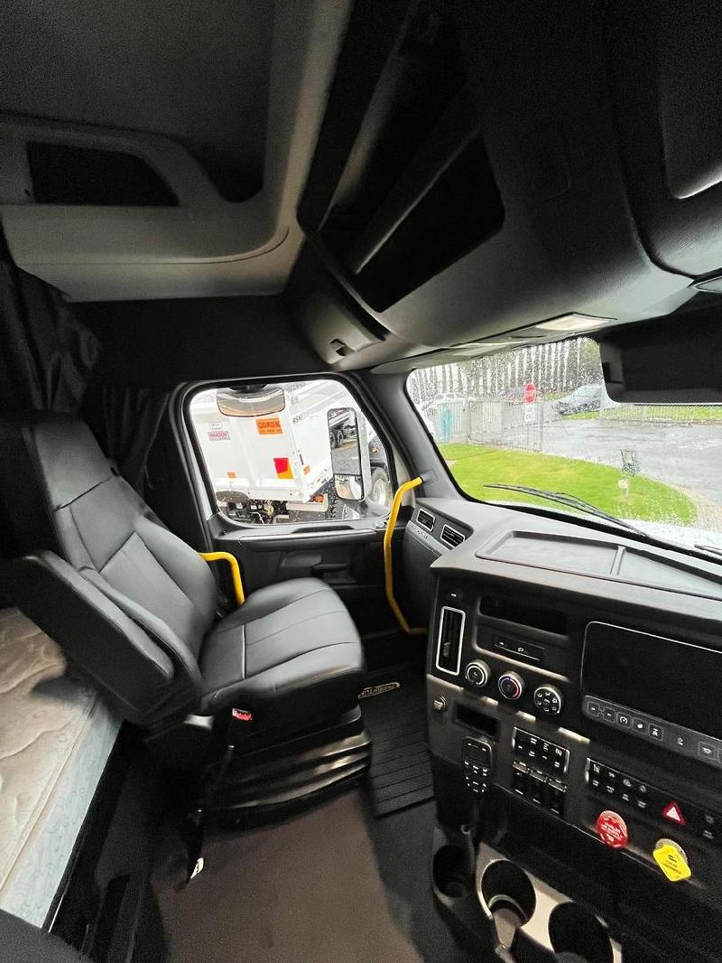 2024 Freightliner Cascadia 126 
