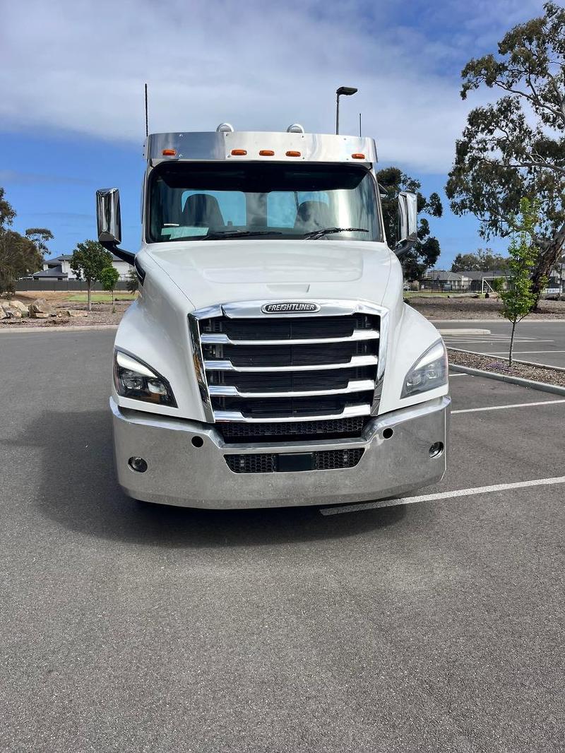 2024 Freightliner Cascadia 126