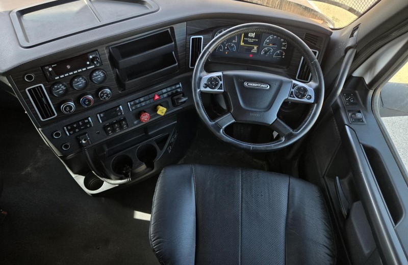 2020 Freightliner Cascadia INTEGRATED SINGLE SLEEPER 