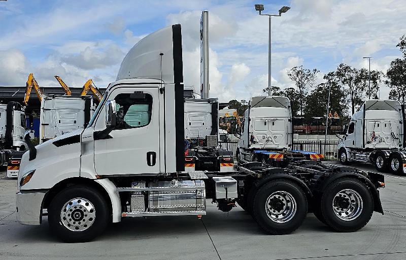 2023 Freightliner Cascadia 116 