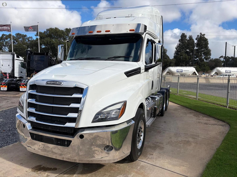 2024 Freightliner Cascadia 126 36 inch Sleeper 