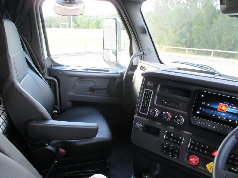 2024 Freightliner Cascadia 126 