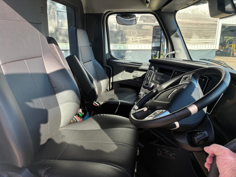 2025 Freightliner Cascadia 116 Prime Mover 