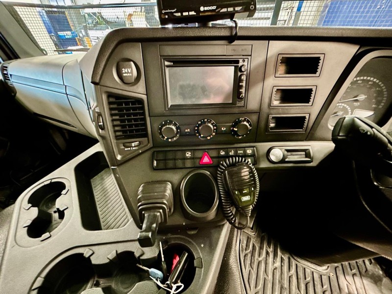 2018 Mercedes-Benz Actros 2535 M-cab 14 Pallet Rigid fiberglass body with tail lift 