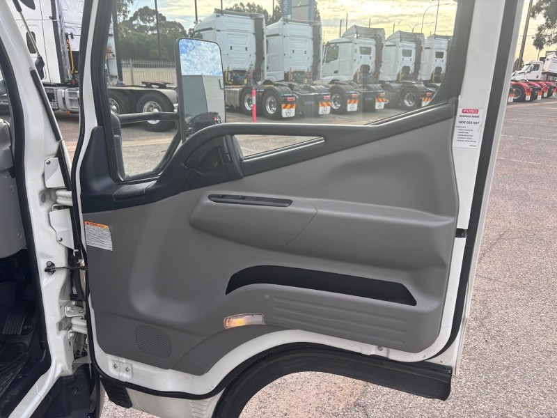 2021 Fuso Canter 515 Pantech with tailgate lifter 