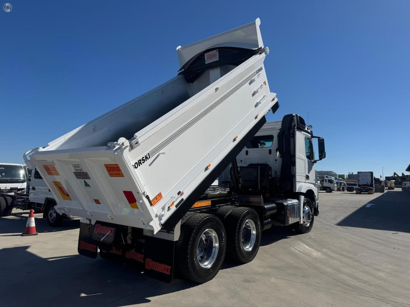 Velocity Truck Centers Australia
