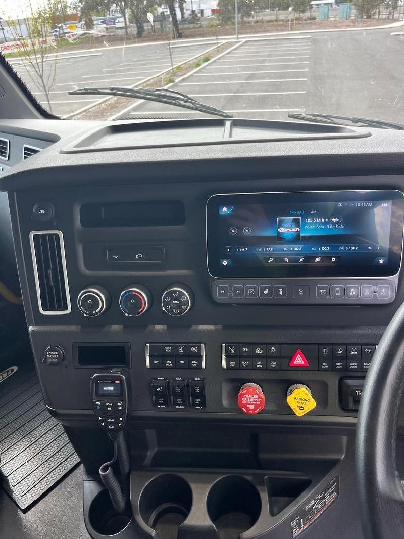 2024 Freightliner Cascadia 126