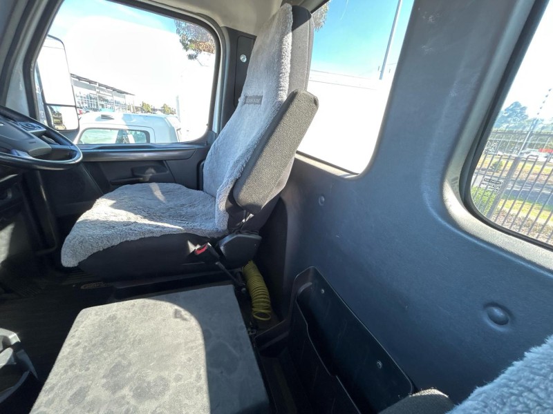 2022 Freightliner Cascadia 116 Day Cab 