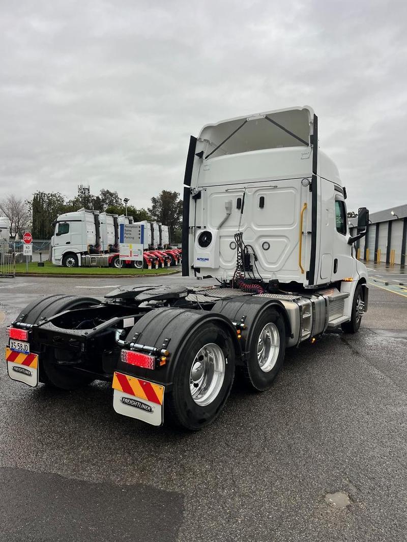 2024 Freightliner Cascadia 126 