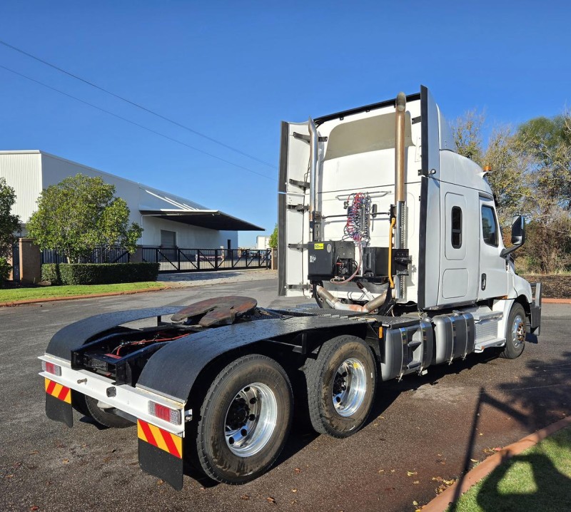 2021 Freightliner Cascadia 126 