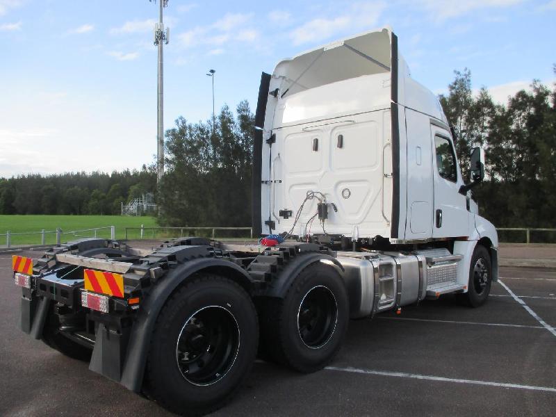 2024 Freightliner Cascadia 126 