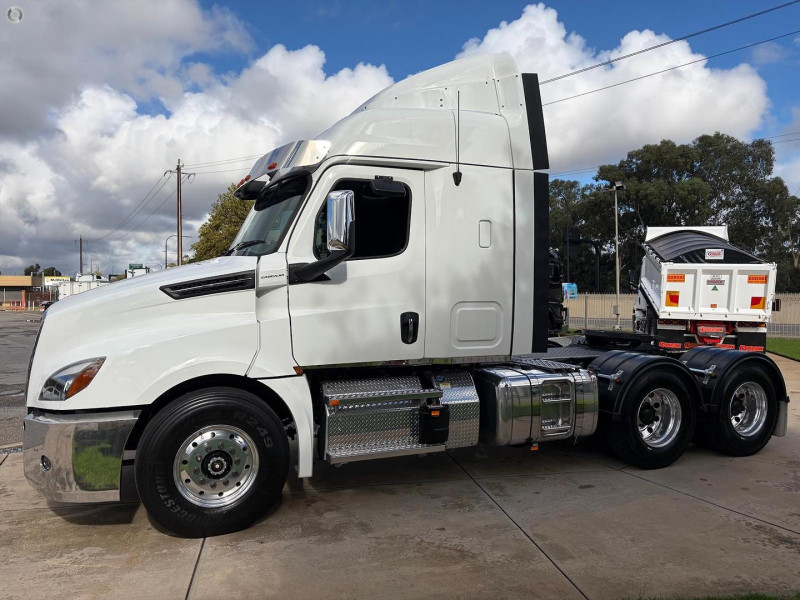 2024 Freightliner Cascadia 126 36 inch Sleeper 