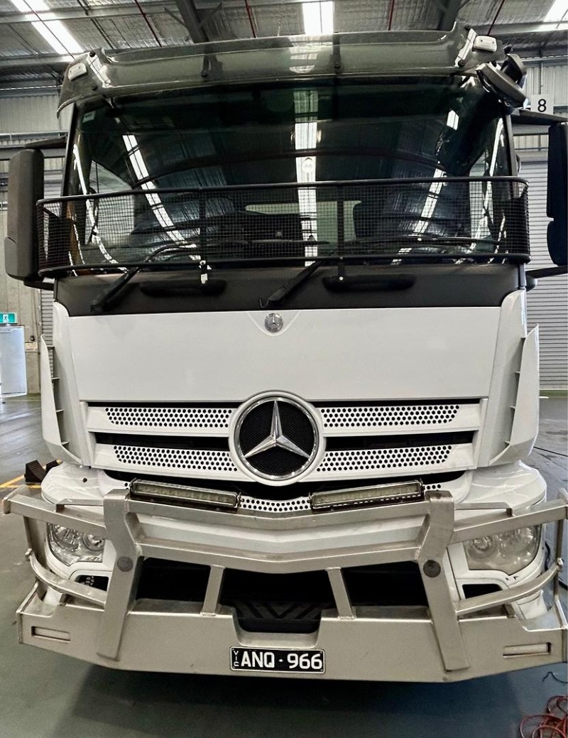 2018 Mercedes-Benz Actros 2535 M-cab 14 Pallet Rigid fiberglass body with tail lift