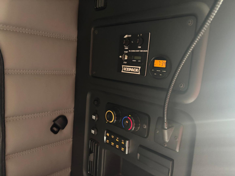 2022 Freightliner Cascadia Road Train 