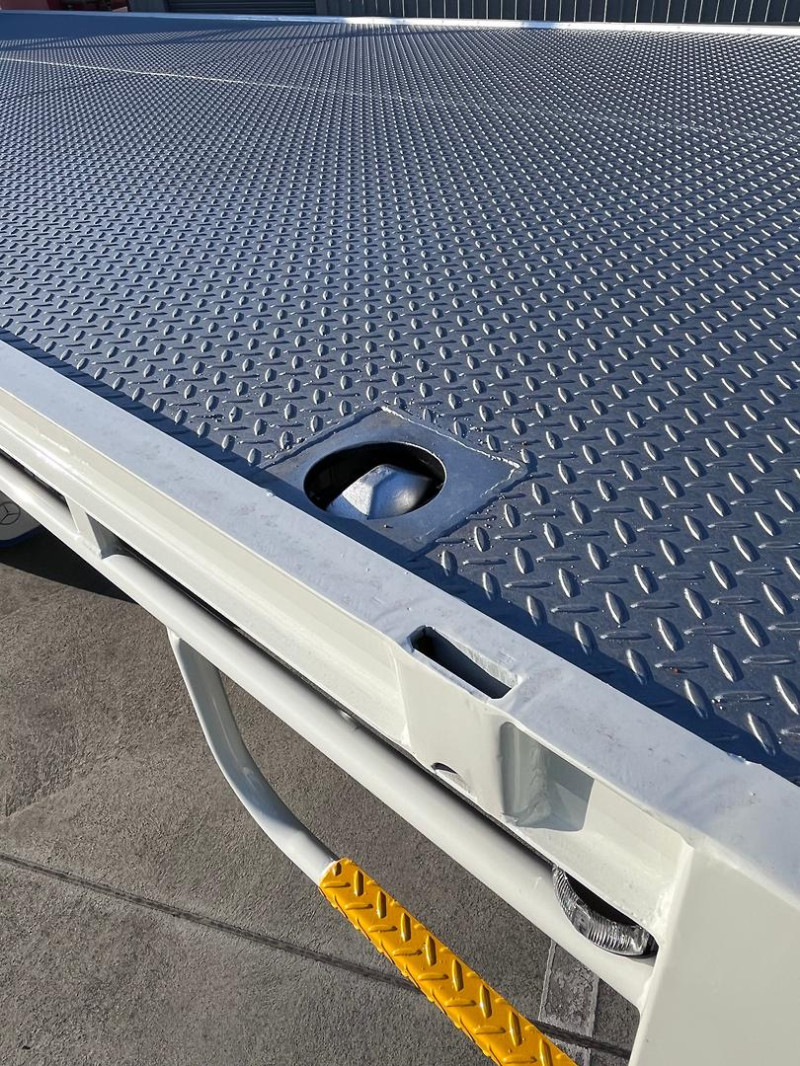 2026 Fuso Fighter 1124 FLAT STEEL TRAY WITH CONTAINER PINS 