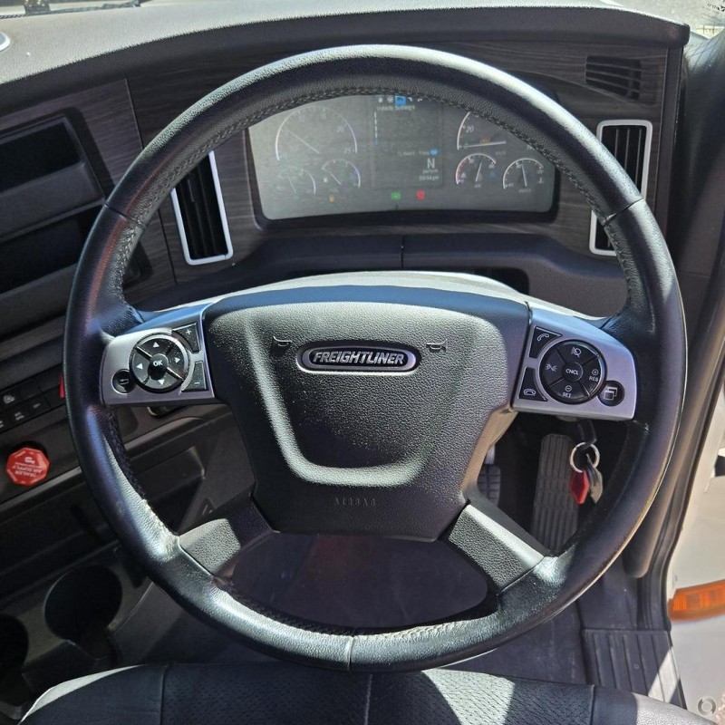 2021 Freightliner Cascadia 126 