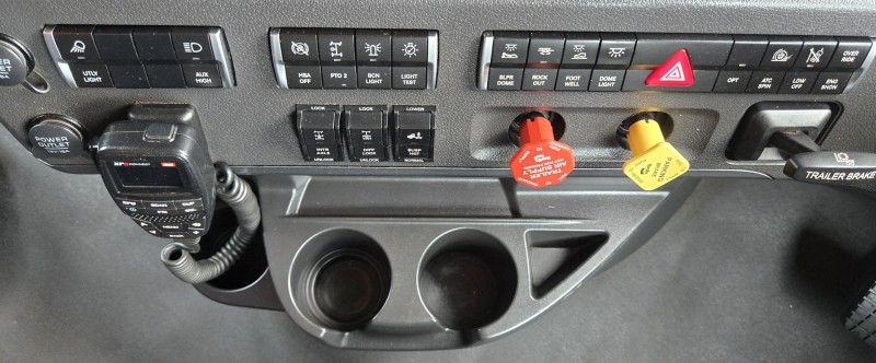 2021 Freightliner Cascadia 126 PRIME MOVER 