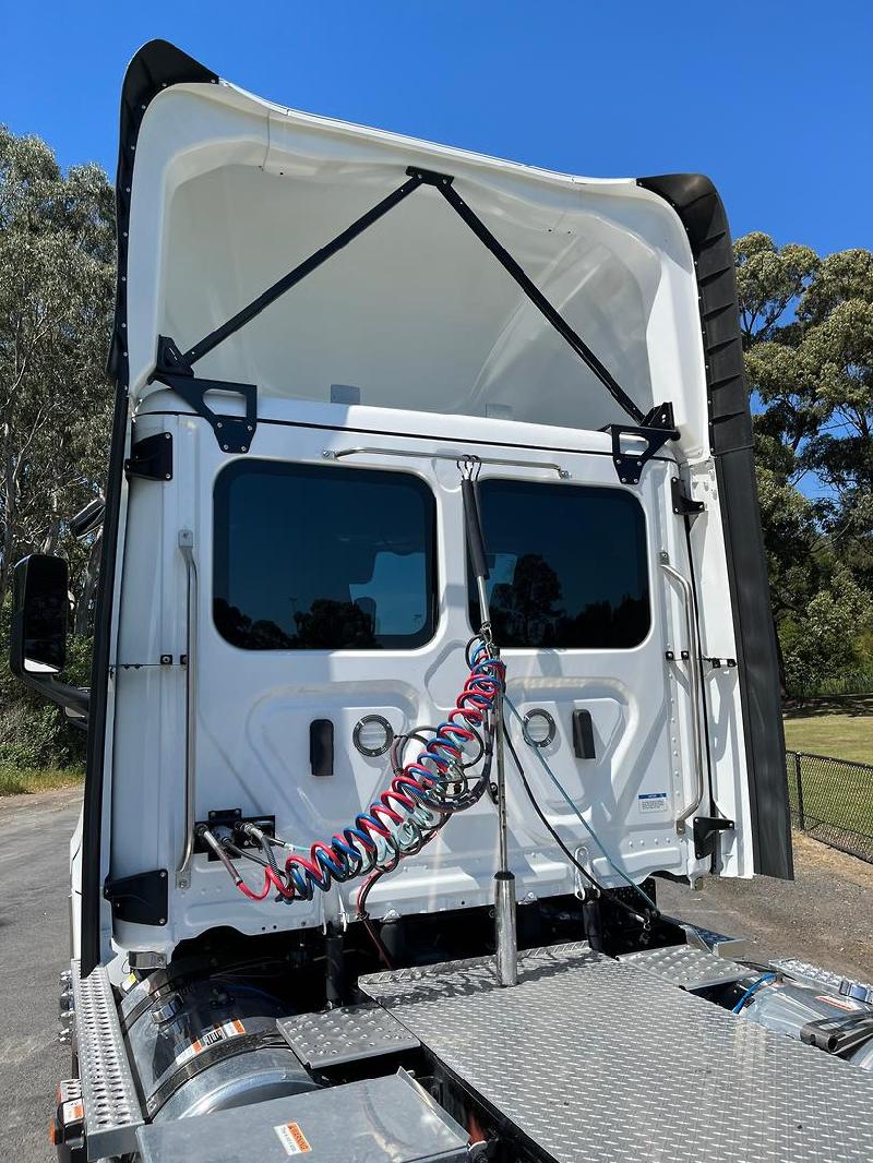 2023 Freightliner Cascadia 126 Its time to go 